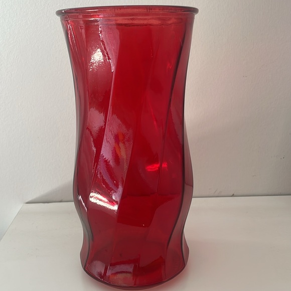 Red Vase - Picture 2 of 6